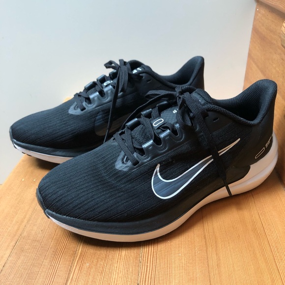 Nike Women's Air Zoom Winflo 9 Running Shoes (Black) - Picture 6 of 11